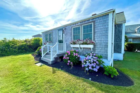 Exquisite Oceanfont Cottage at Madaket Beach!