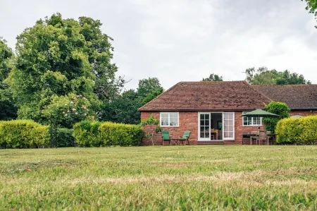 Idyllic Countryside Cottage in Worcestershire Отели в г. Першор