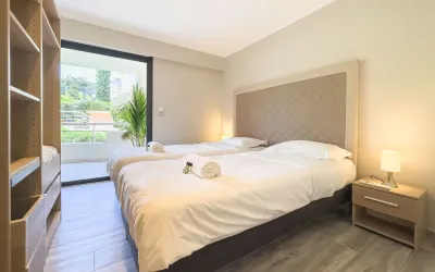 Le First in Cannes with 2 Bedrooms and 2 Bathrooms Hotels in Prado - Republique