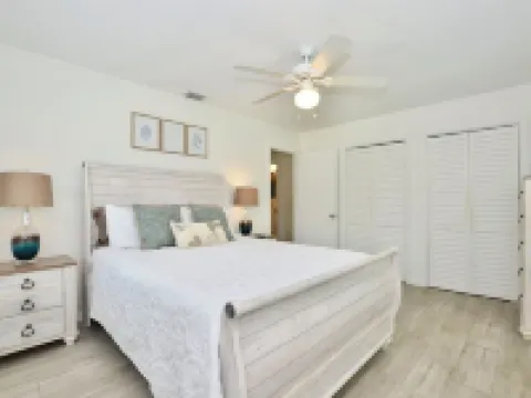 Driftwood Way~ No Checkout Chores Hotels in Jensen Beach