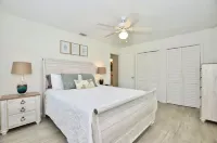 Driftwood Way~ No Checkout Chores Hotels in Jensen Beach
