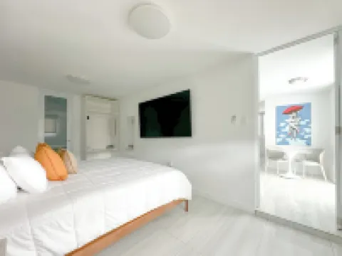 New Boutique House with Pool near the Beach