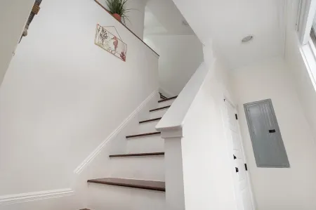 State & Hope St - On parade route. Close to water!