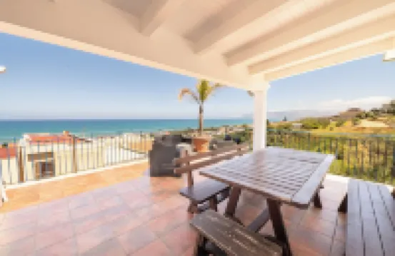 Amazing 100sqm Apartment 200m from the sea 6 people "GmC"