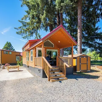 Rainforest Tiny Home Retreat: Enchanted