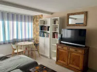 Apartment downtown Le Lavandou 350 m from the beach Các khách sạn gần La Plage de Coco