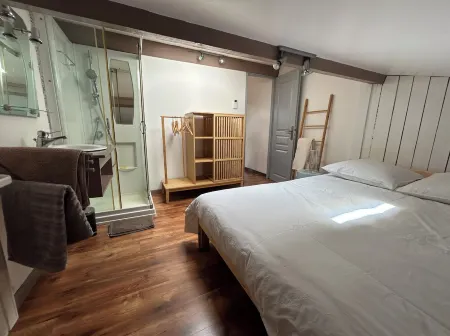 Warm and bright family apartment close to the center Отели в г. Виллар-де-Ланс