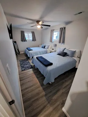 Beautifully remodeled house that sleeps 10 by Lake Erie Fun. Hotels in Margaretta Township