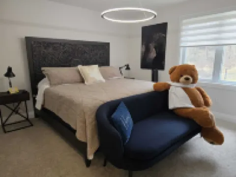 Relax house a few minutes from Port Stanley beach, with hot tub and game room Hotels in Elgin County