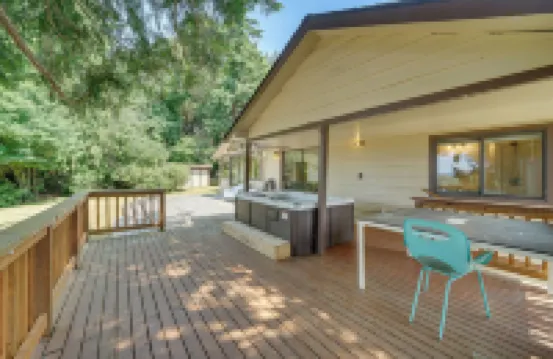 1/2 Mi to Yarrow Bay: Family Home in Kirkland