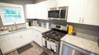 Cozy 3-Bedroom Home with WiFi & AC – Just 8 Minutes from the Airport!