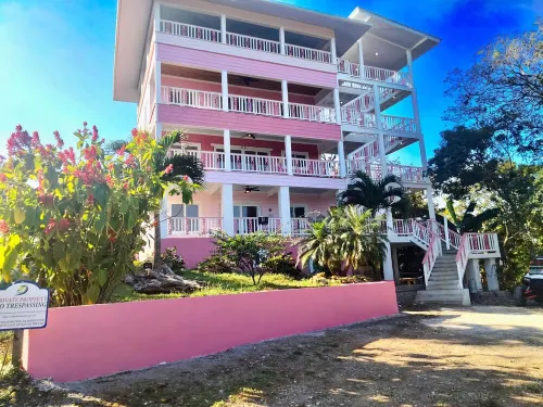 Utila Suite Sleeps 6 Hotels in Utila