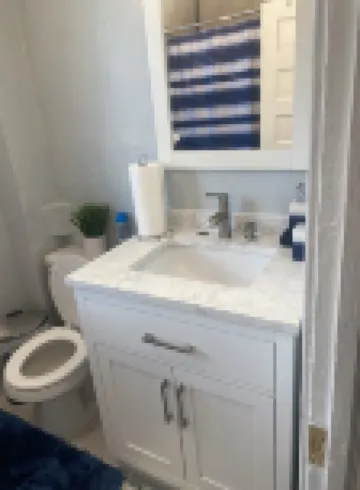 Katoray’s home is near to Allianz stadium, green line light railway , very quiet