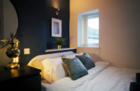 5 Min Walk to City! Stadium View 3 Bed Apartment