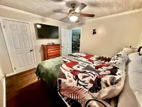 Lake House on Cedar Creek Lake - Hoot Hoot Holler Hideaway Hotels in Franklin County