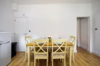 Beautiful 2 Bedroom Family Home in Atherton, Free parking Hotels in Wigan