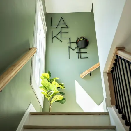 Lakeview Modern Stay Near Beaches, GOTL, and Spire