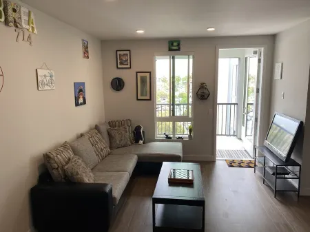 Affluent/Lavish TOP FLOOR SUITE IN DOWNTOWN BREA!