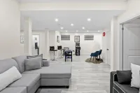 Castle in Bowman*Close to Port Darlington*Whole House*Arcade*King Bed*Backyard*