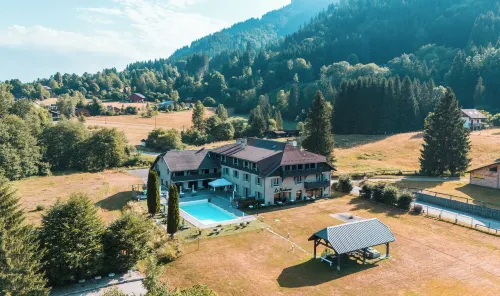 Hôtel Restaurant Le Madame Hotels in Allevard