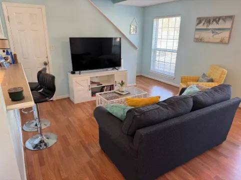 2-bedroom condo in charming Pensacola with AC, WiFi