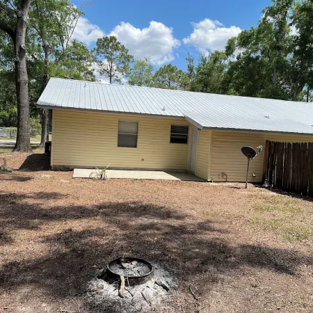 Cozy 2-bedroom house in charming Chiefland with WiFi, AC