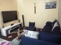 Secure and Serene apartment with Netflix and high speed internet Hotels in 