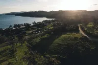 Little Roaring Beach Shack - cosy beachside retreat, Dover, Huon Valley.