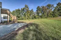 Bright Crozet Apartment w/ Mountain Views! - Homestays