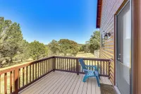 Hot Tub and Game Room! 30-Acre Vernon Retreat - Kæledyr tilladt