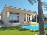 Spacious private villa with swimming pool, very quiet area