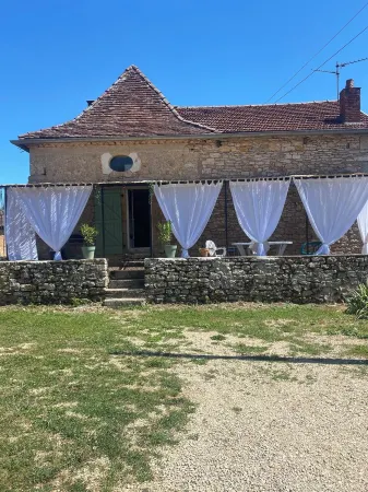 1 bedroom private vacation home in figeac Отели в г. Фижак
