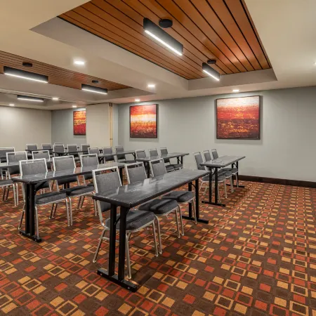 Hampton Inn Nashville-Vanderbilt Отели рядом с достопримечательностью «The Parthenon»