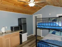 Cozy floating home with  WiFi, AC in peaceful New Tazewell on Norris Lake