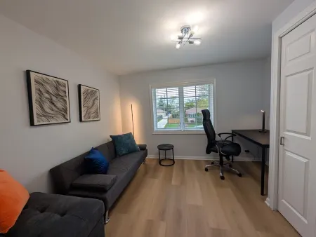 Charming 2-bed.apt in Franklin Park, AC, WiFi, O'Hare, free parking, W/D in unit