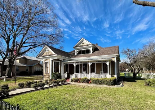 Historical Krezdorn House in the heart of Seguin!