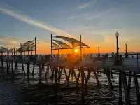 2-bedroom apartment in wonderful Redondo Beach with WiFi, pool, jacuzzi, gym,