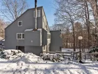 Spacious 4-bedroom townhome with amenities in Waterville Estates. Hotels in Campton