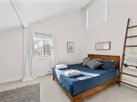 Spacious 4-bedroom townhome with amenities in Waterville Estates. Hotels in Campton