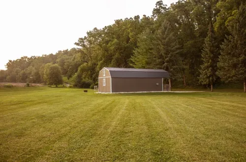 Modern Cottage Cabin, private area with pond, fishing nearby, swimming and more Hotels in Giard