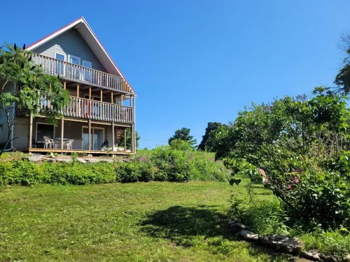 Prince Edward County Pond-Side Getaway! Family-friendly private oasis!