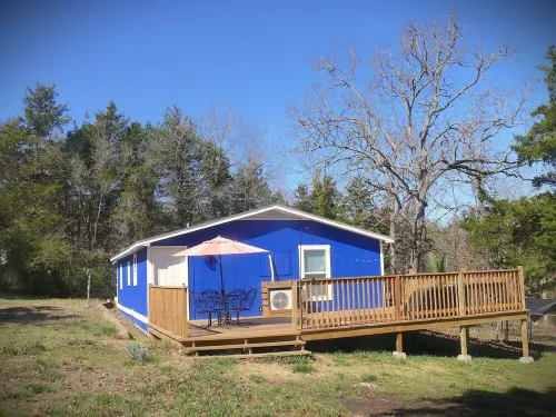 1 mile to Bull Shoals Lake and 1 mile to the Diamond City Country Club.