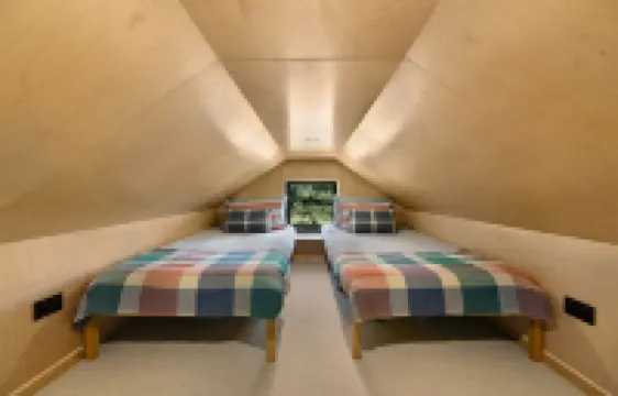 Cozy Cabin called The Lake Hayes Hut, situated in Queenstown Hotels near Lake Hayes Walkway