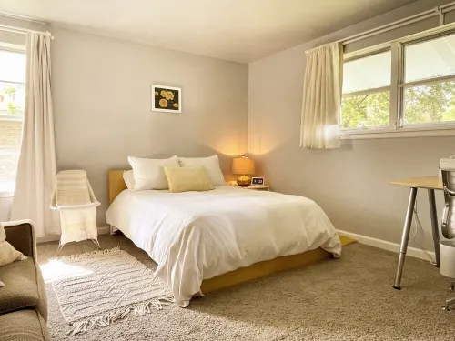 Cozy mid-century rambler - Short drive to the Alamo & River Walk! Hotels in Windcrest