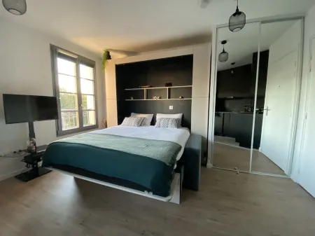 At the comfortable Studio Pissarro 2 minutes from the station