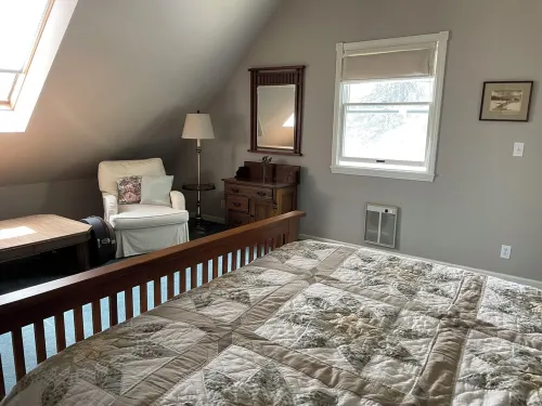 Charming 2-bedroom townhome with WiFi, AC in Harbor Springs