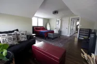 Spacious 5-bedroom bungalow with AC, WiFi in welcoming Berwyn