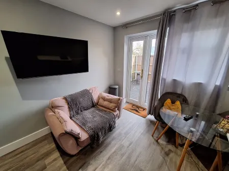 Boutique Annexe Close To Central Norwich & Airport Отели в г. Хеллесдон