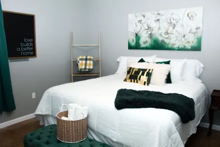 Spacious & Cozy Home Minutes away from Attractions Отели в г. Лейк-Чарльз