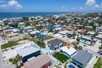 3 Min Walk to the Beach!!!!! Fenced in Back Yard.